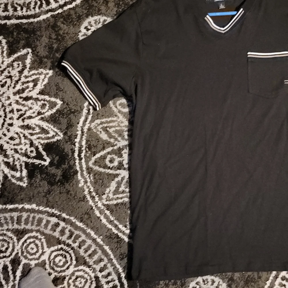T-Shirt - Picture 3 of 5